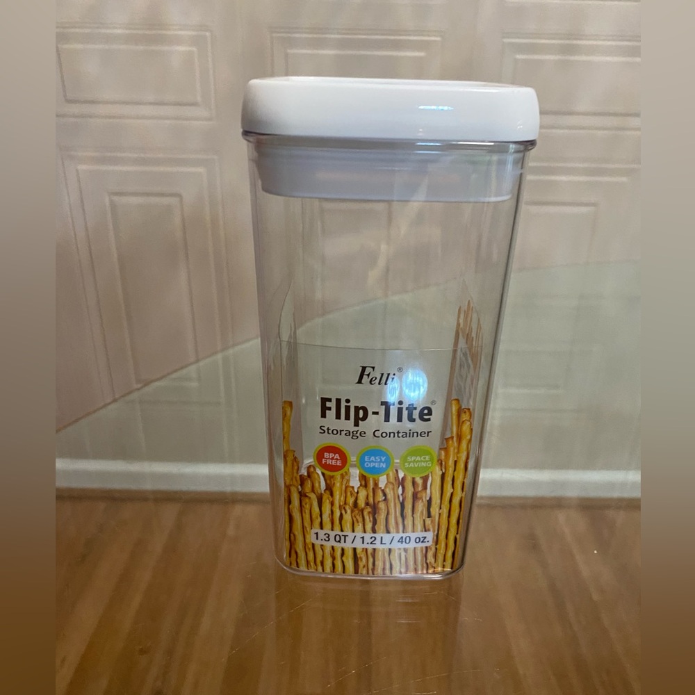 - Brand New felli Plip-Tite Storage Container 1.3 Qt/1.2L/40Oz.